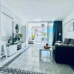 https://ladyhouse.in-canary-islands.com
